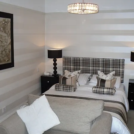 Victorian House Bed & Breakfast 4*