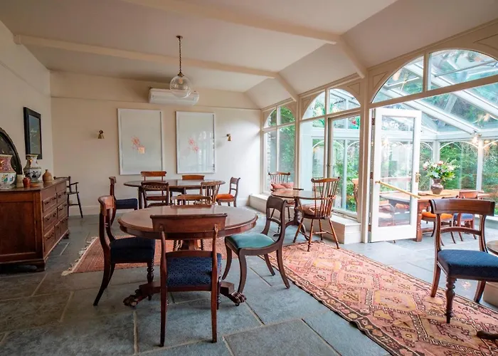 Victorian House Bed & Breakfast