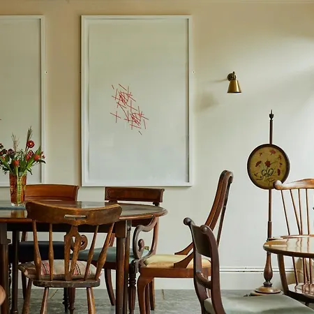 Couette-café Victorian House 4*