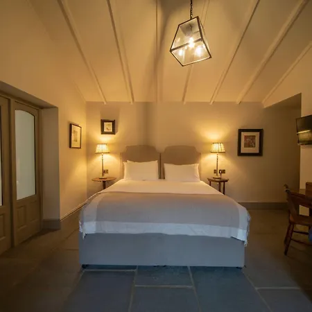 Couette-café Victorian House 4*
