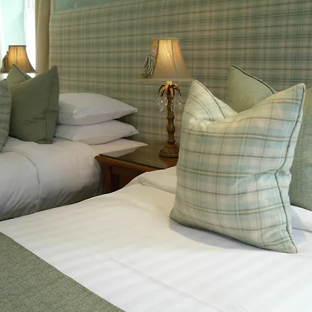Victorian House Bed & Breakfast 4*