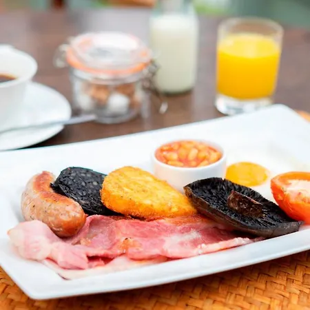 לינה וארוחת בוקר Victorian House 4*