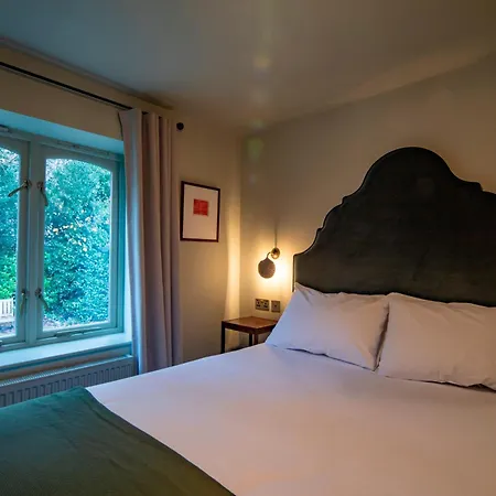 Victorian House Bed & Breakfast