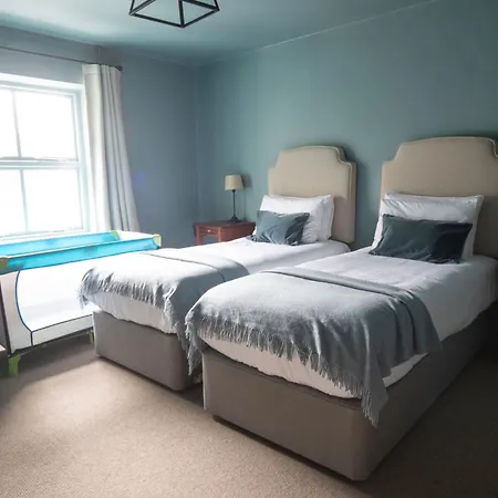 Victorian House Bed & Breakfast