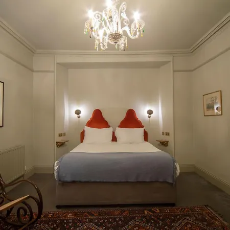 Victorian House Bed & Breakfast
