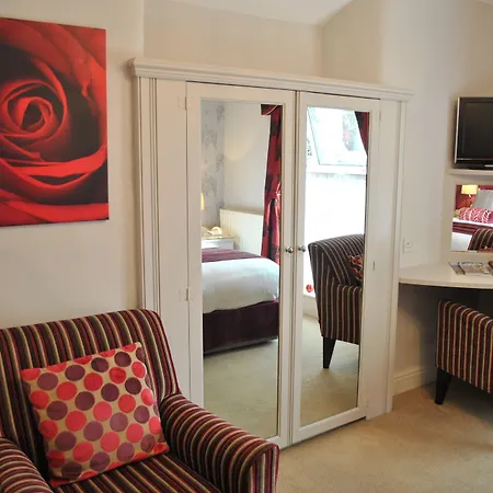 Victorian House Bed and Breakfast 4*