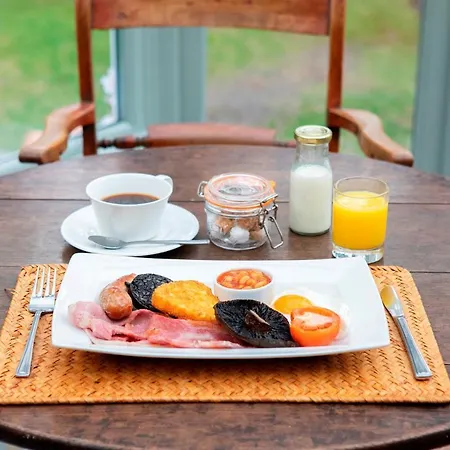 Victorian House Bed and Breakfast 4*